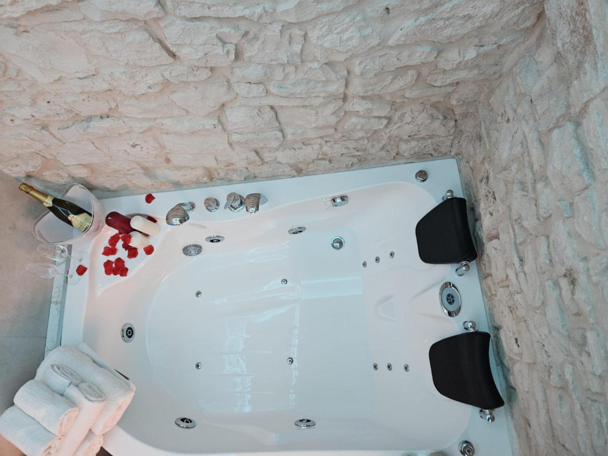 Luxuite Spa Con Piscina E Jacuzzi Alberobello Zewnętrze zdjęcie