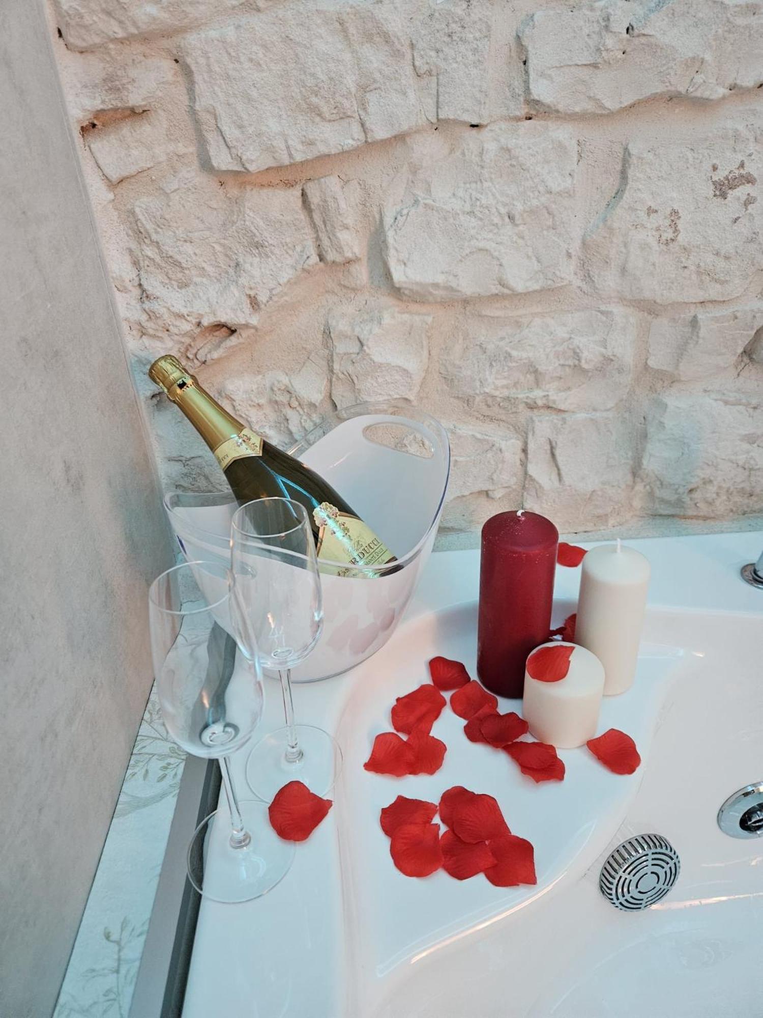 Luxuite Spa Con Piscina E Jacuzzi Alberobello Zewnętrze zdjęcie